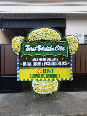Papan Bunga Duka di Pakis Aji