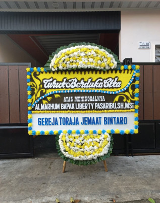 Papan Bunga Duka di Pakis Aji