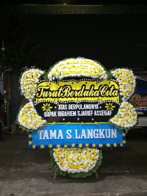 Papan Bunga Duka di Pakis Aji